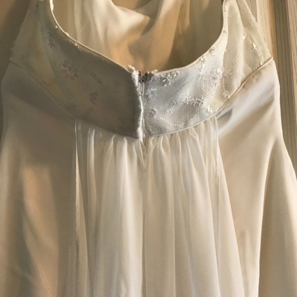 Ivory Wedding Dress - Size 6 - Picture 9 of 13
